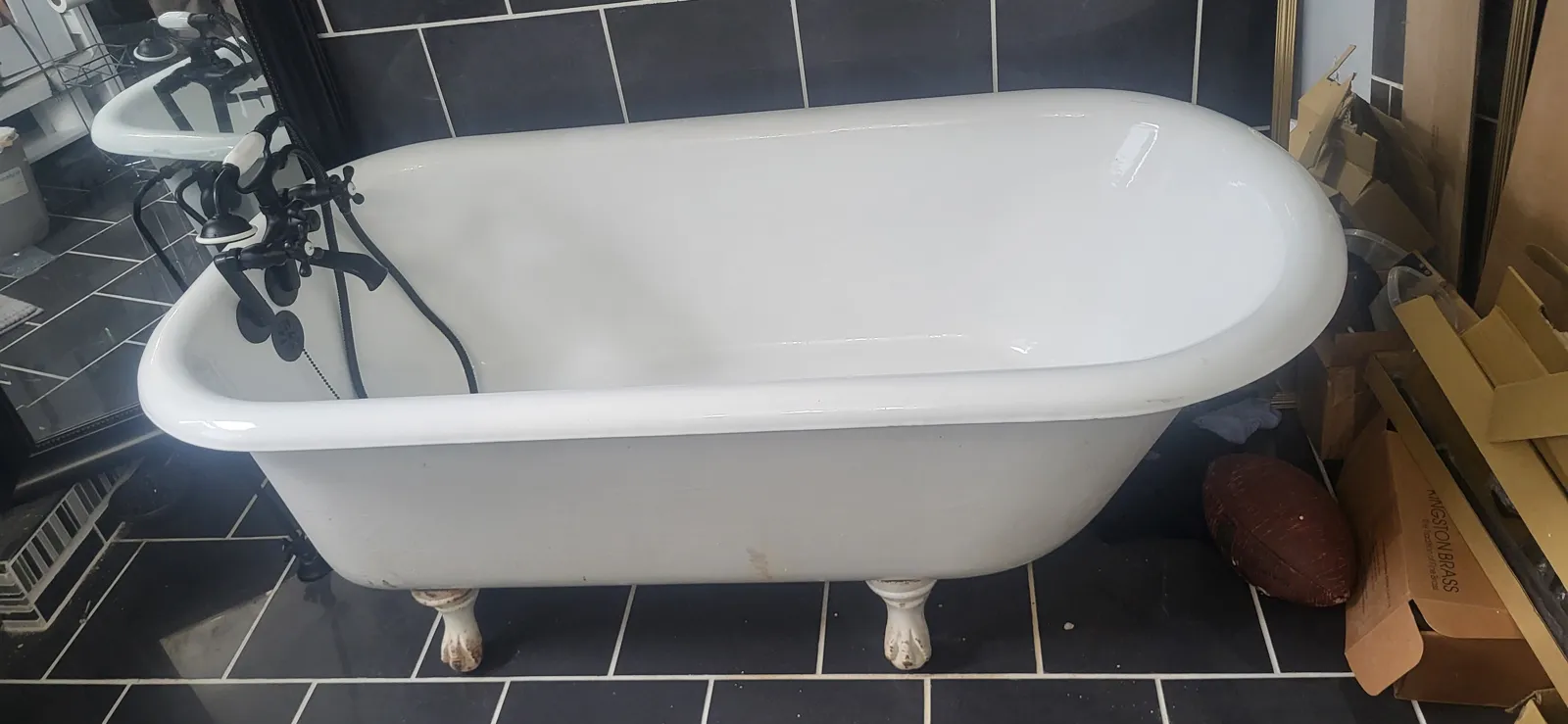 White Claw Foot Tub